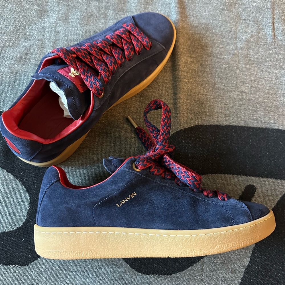 Lanvin
lace-up low-top sneakers